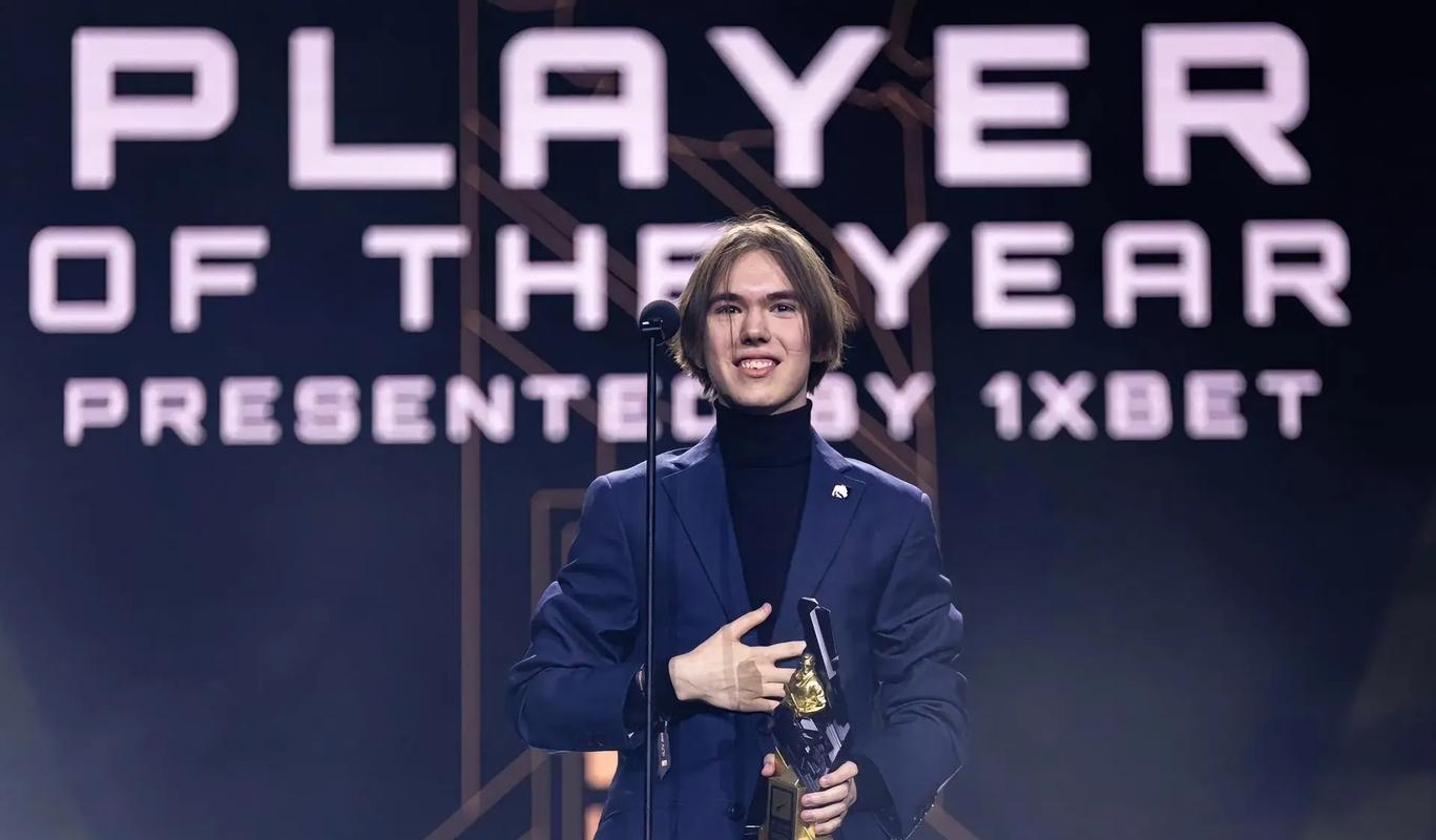 Fenfen ：我听说的是有两个队在找Tarzan，一个LPL的 一个LCK的