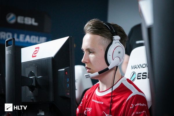 人气颇低LPL夏决虎牙官方实时人数最多仅3.2万 不及瓦EDG夺冠